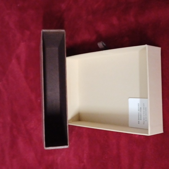 Box - Picture 3 of 5